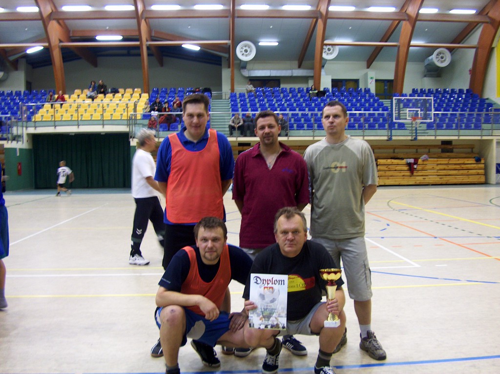 SPORT - Halowy Turniej Piłki Nożnej Samorządów Miasta Ostrołęki, 2003 r. - zdjęcie #9 - eOstroleka.pl