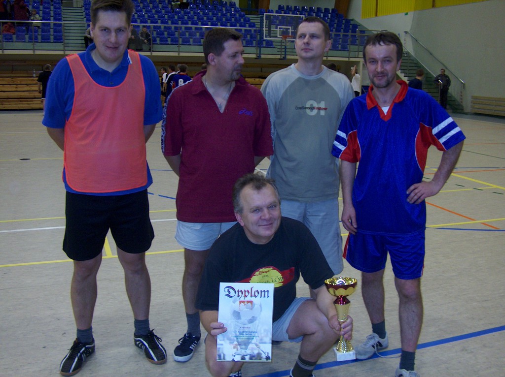 SPORT - Halowy Turniej Piłki Nożnej Samorządów Miasta Ostrołęki, 2003 r. - zdjęcie #7 - eOstroleka.pl