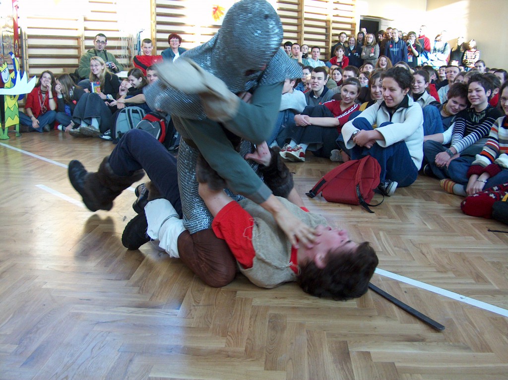 WOŚP 2004 - Ostrołęka (I LO, ZSZ 4, miejskie) - zdjęcie #32 - eOstroleka.pl