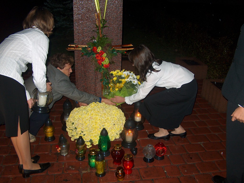 Wieczornica dla Jana Pawła II - Ostrołęka SP 10 [2005 r.] - zdjęcie #18 - eOstroleka.pl