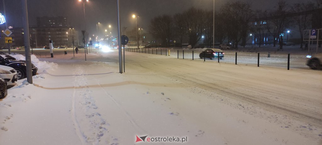 Intensywne opady śniegu. Fatalne warunki drogowe w Ostrołęce - zdjęcie #2 - eOstroleka.pl