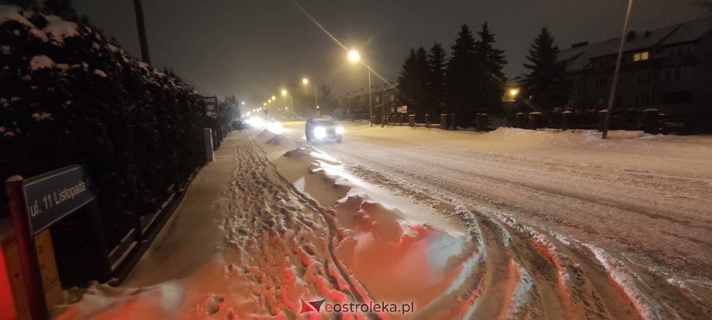 Intensywne opady śniegu. Fatalne warunki drogowe w Ostrołęce - zdjęcie #12 - eOstroleka.pl