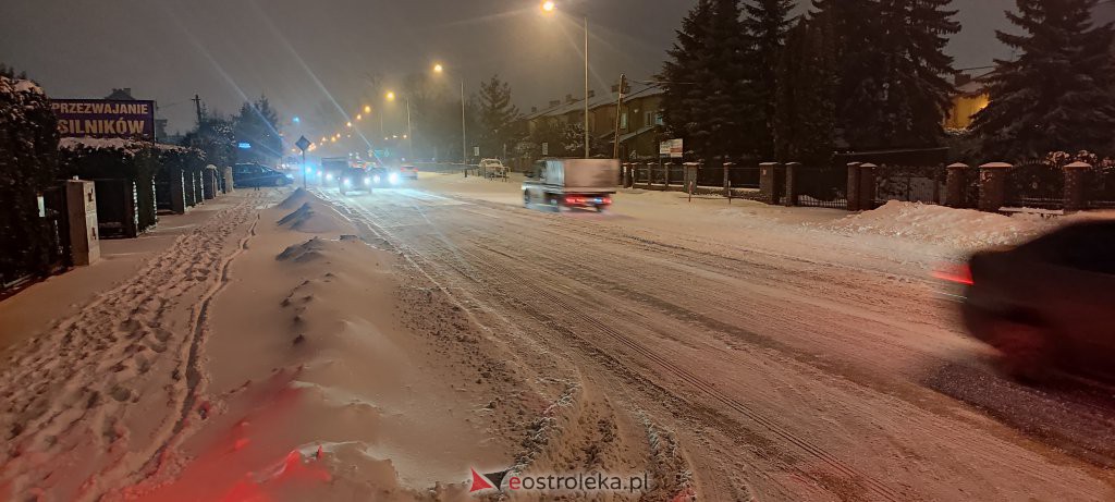 Intensywne opady śniegu. Fatalne warunki drogowe w Ostrołęce - zdjęcie #22 - eOstroleka.pl