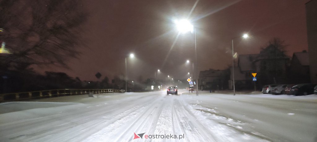 Intensywne opady śniegu. Fatalne warunki drogowe w Ostrołęce - zdjęcie #46 - eOstroleka.pl