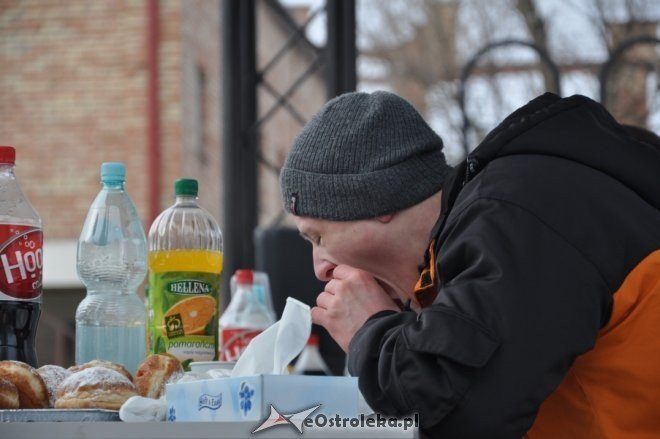 Ostrołęckie mistrzostwa w jedzeniu pączków. Tak przed laty świętowaliśmy „Tłuste Czwartki” [11.02.2021] - zdjęcie #4 - eOstroleka.pl