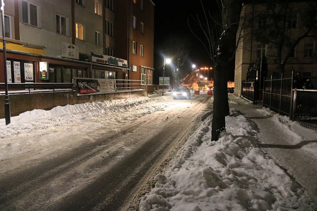 Odśnieżanie parkingów w Ostrołęce [11.02.2021] - zdjęcie #1 - eOstroleka.pl