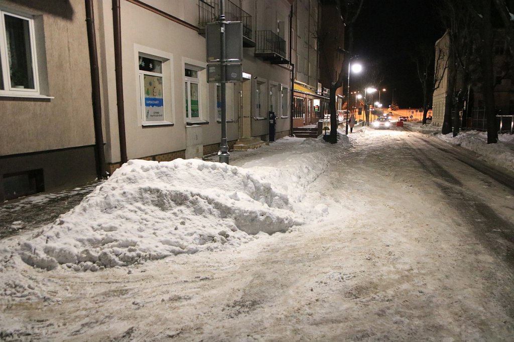 Odśnieżanie parkingów w Ostrołęce [11.02.2021] - zdjęcie #41 - eOstroleka.pl