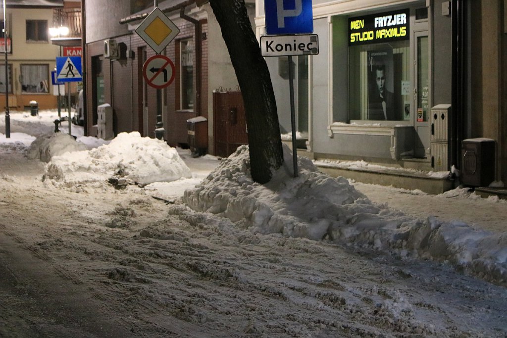 Odśnieżanie parkingów w Ostrołęce [11.02.2021] - zdjęcie #24 - eOstroleka.pl