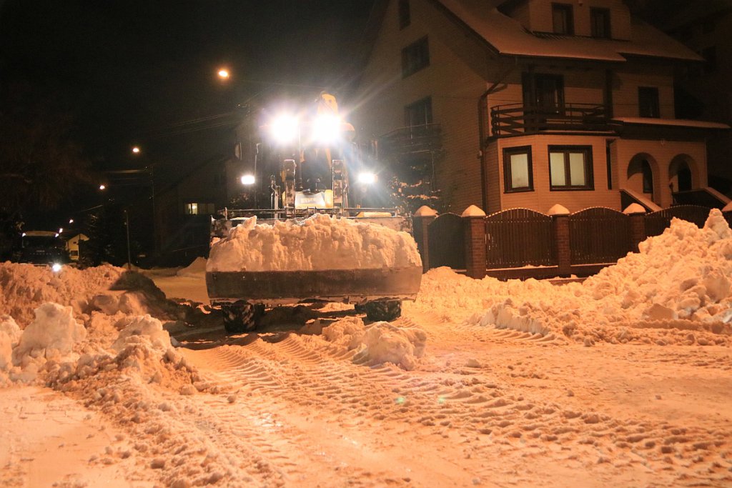 Odśnieżanie parkingów w Ostrołęce [11.02.2021] - zdjęcie #12 - eOstroleka.pl