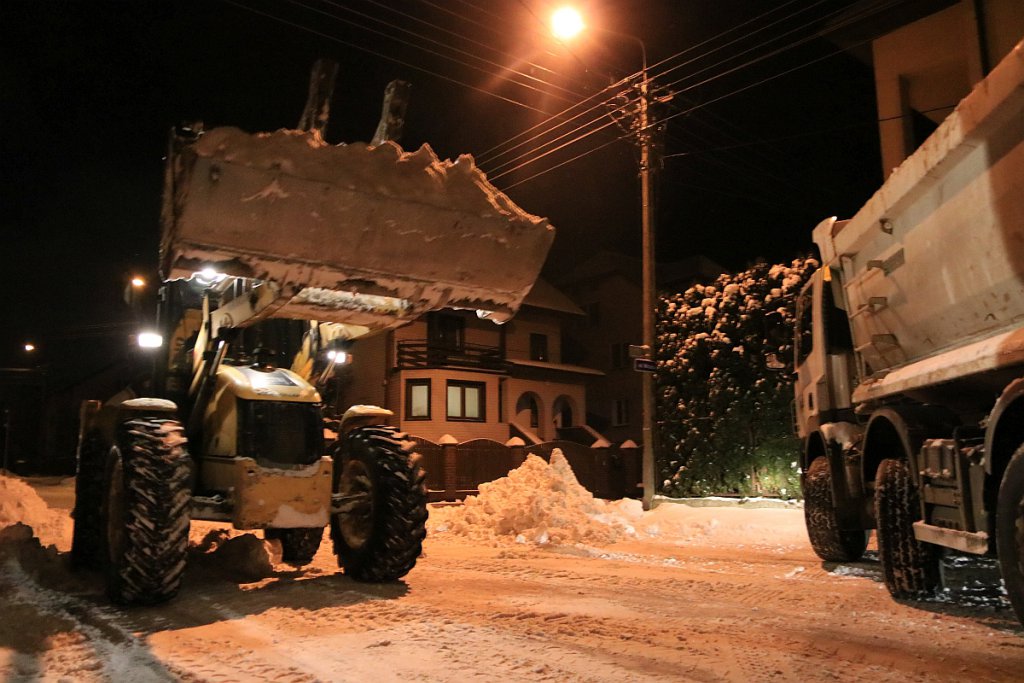 Odśnieżanie parkingów w Ostrołęce [11.02.2021] - zdjęcie #6 - eOstroleka.pl