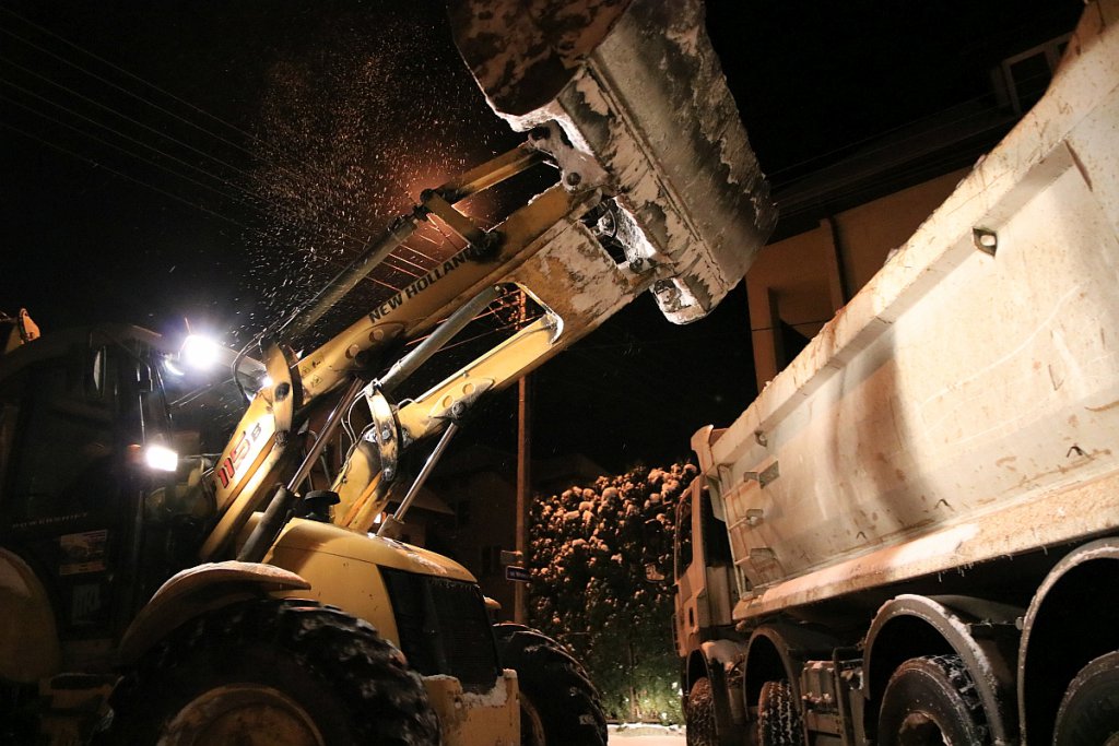 Odśnieżanie parkingów w Ostrołęce [11.02.2021] - zdjęcie #5 - eOstroleka.pl