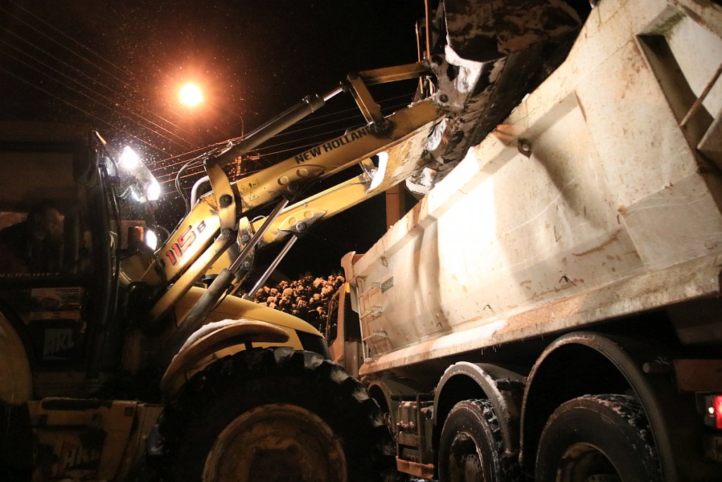 Odśnieżanie parkingów w Ostrołęce [11.02.2021] - zdjęcie #4 - eOstroleka.pl