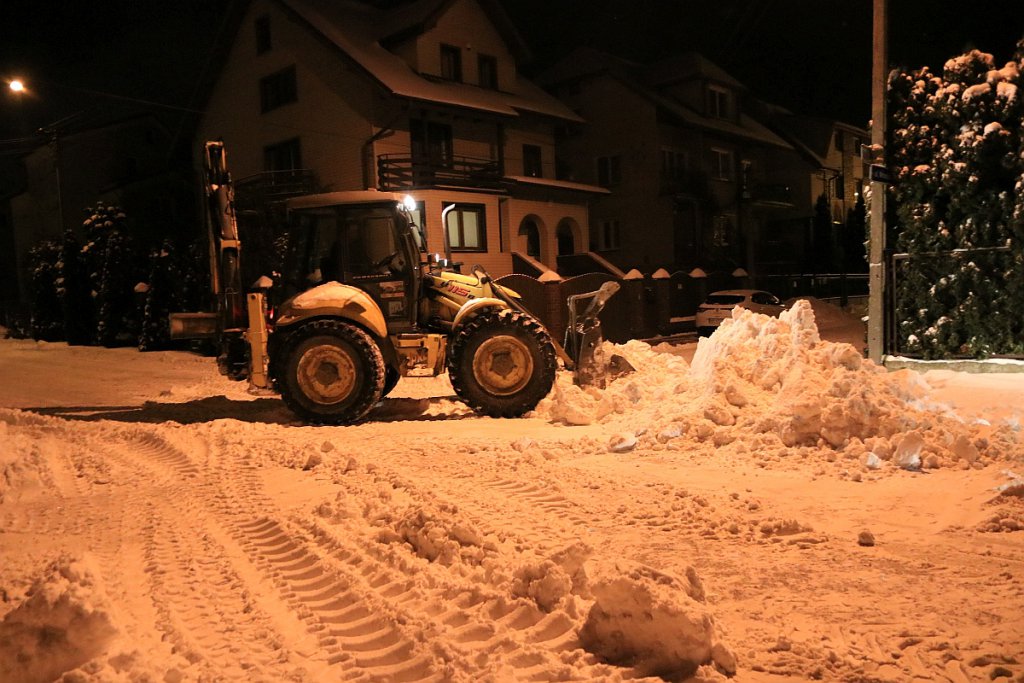 Odśnieżanie parkingów w Ostrołęce [11.02.2021] - zdjęcie #3 - eOstroleka.pl