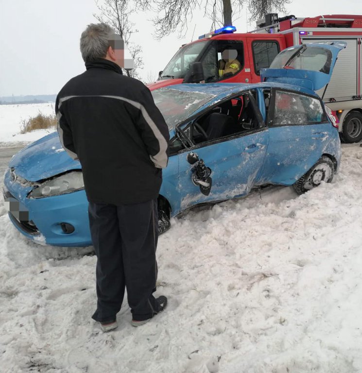 Wypadek na trasie drogi wojewódzkiej Chorzele - Zaręby - zdjęcie #3 - eOstroleka.pl