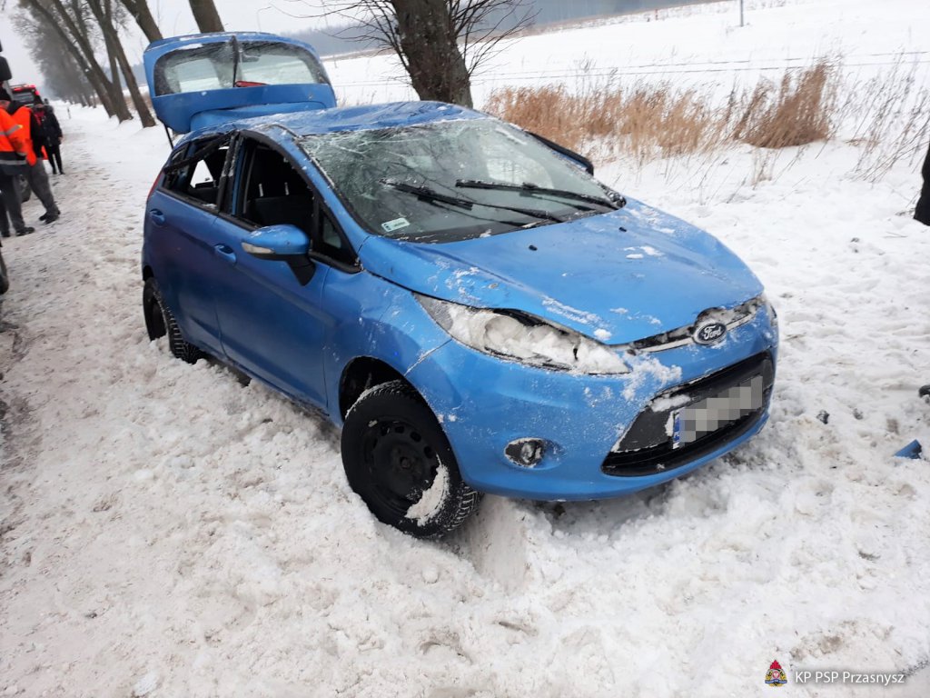 Wypadek na trasie drogi wojewódzkiej Chorzele - Zaręby - zdjęcie #6 - eOstroleka.pl