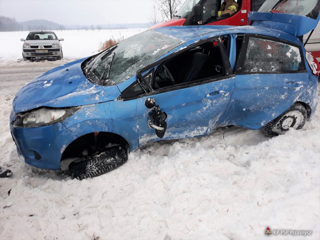Wypadek na trasie drogi wojewódzkiej Chorzele - Zaręby - zdjęcie #5 - eOstroleka.pl