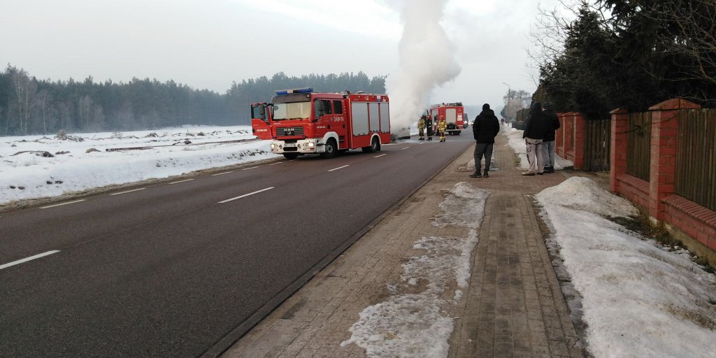 Pożary pod Ostrołęką. Gdy strażacy gasili jeden, kilka metrów dalej wybuch drugi! [23.02.2021] - zdjęcie #1 - eOstroleka.pl
