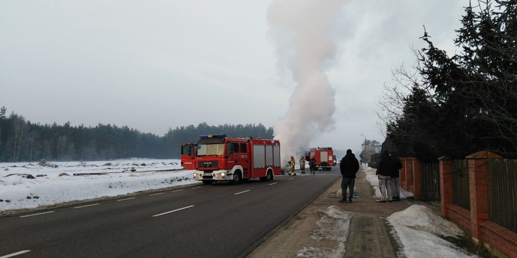 Pożary pod Ostrołęką. Gdy strażacy gasili jeden, kilka metrów dalej wybuch drugi! [23.02.2021] - zdjęcie #5 - eOstroleka.pl