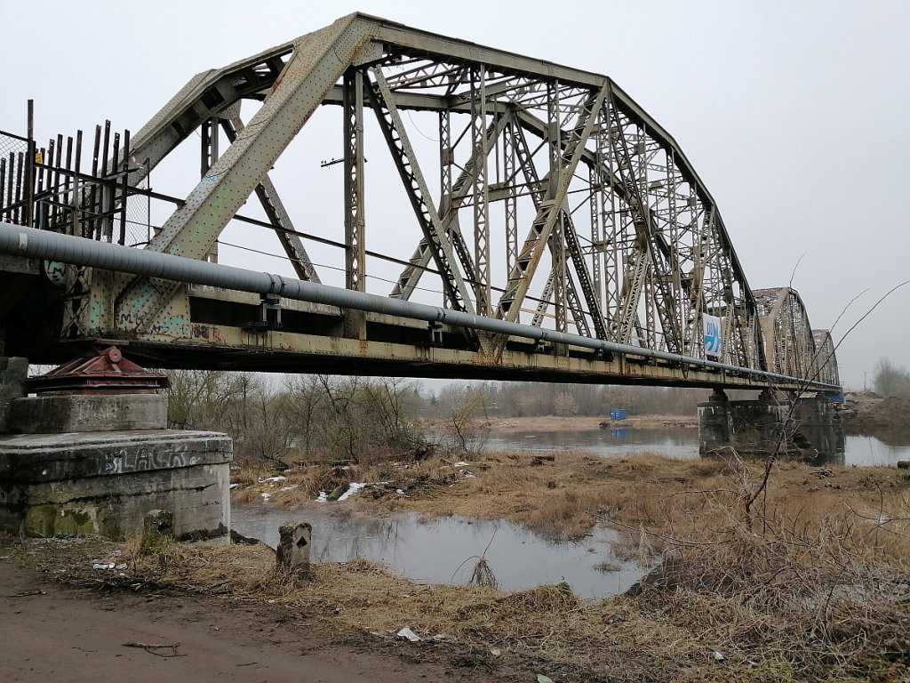 Ruszyli z rozbiórką mostu kolejowego na Narwi w Ostrołęce [01.03.2021] - zdjęcie #1 - eOstroleka.pl