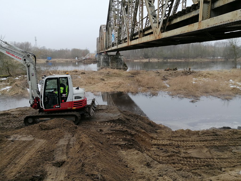 Ruszyli z rozbiórką mostu kolejowego na Narwi w Ostrołęce [01.03.2021] - zdjęcie #9 - eOstroleka.pl