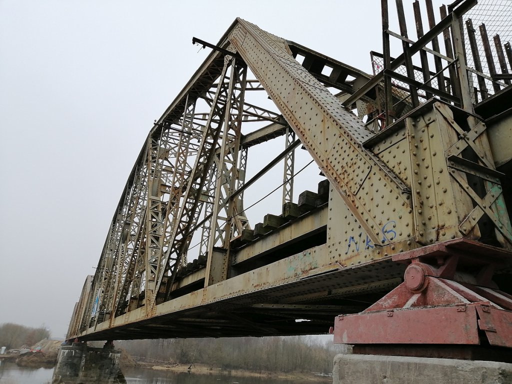 Ruszyli z rozbiórką mostu kolejowego na Narwi w Ostrołęce [01.03.2021] - zdjęcie #12 - eOstroleka.pl