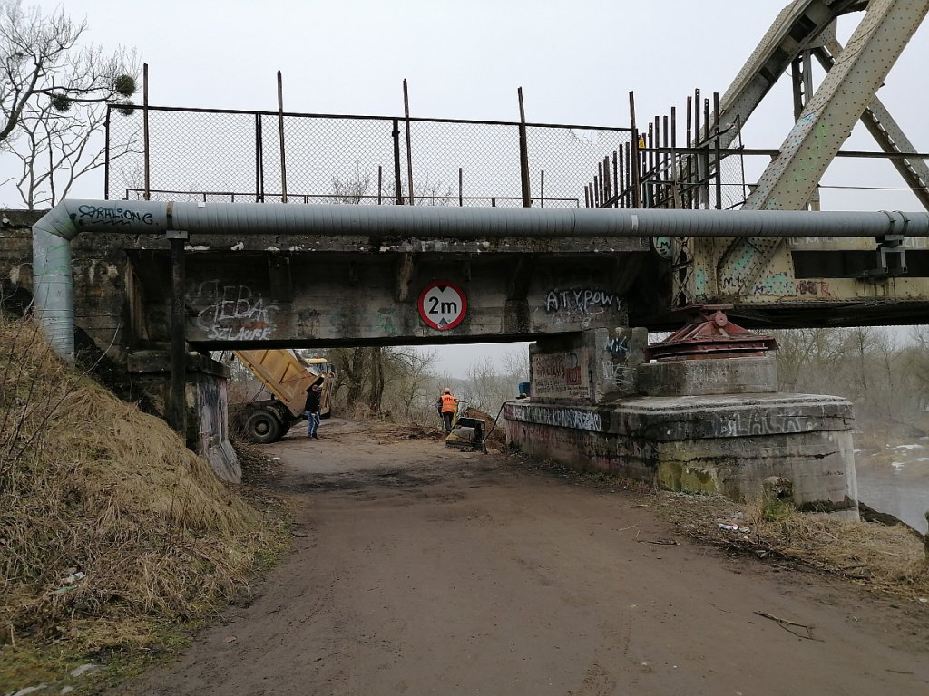 Ruszyli z rozbiórką mostu kolejowego na Narwi w Ostrołęce [01.03.2021] - zdjęcie #15 - eOstroleka.pl