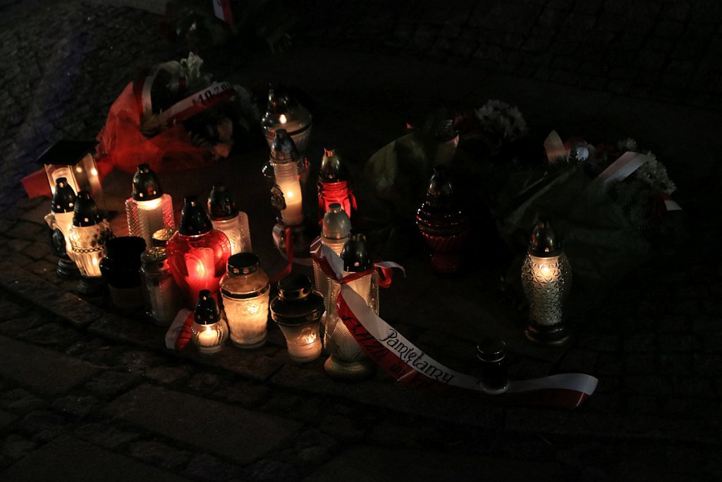 Ostrołęczanie w hołdzie Żołnierzom Wyklętym [01.03.2021] - zdjęcie #24 - eOstroleka.pl