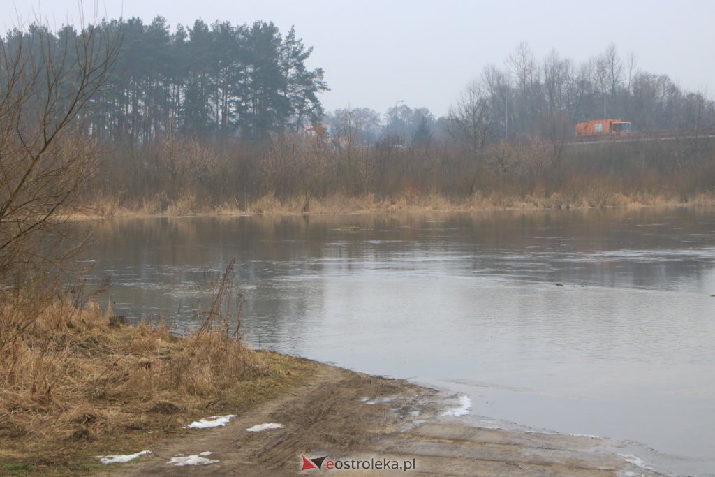 Narew w Ostrołęce przestała gwałtownie przybierać [04.03.2021] - zdjęcie #2 - eOstroleka.pl