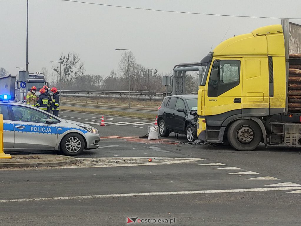 Poważny wypadek na osiedlu Wojciechowice [04.03.2021] - zdjęcie #19 - eOstroleka.pl