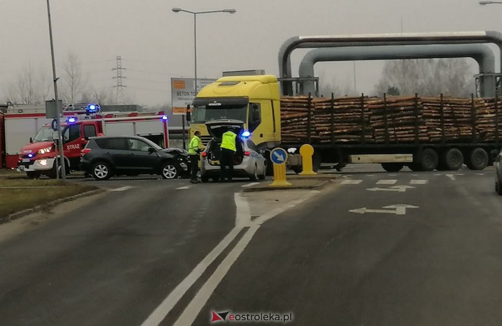 Poważny wypadek na osiedlu Wojciechowice [04.03.2021] - zdjęcie #4 - eOstroleka.pl