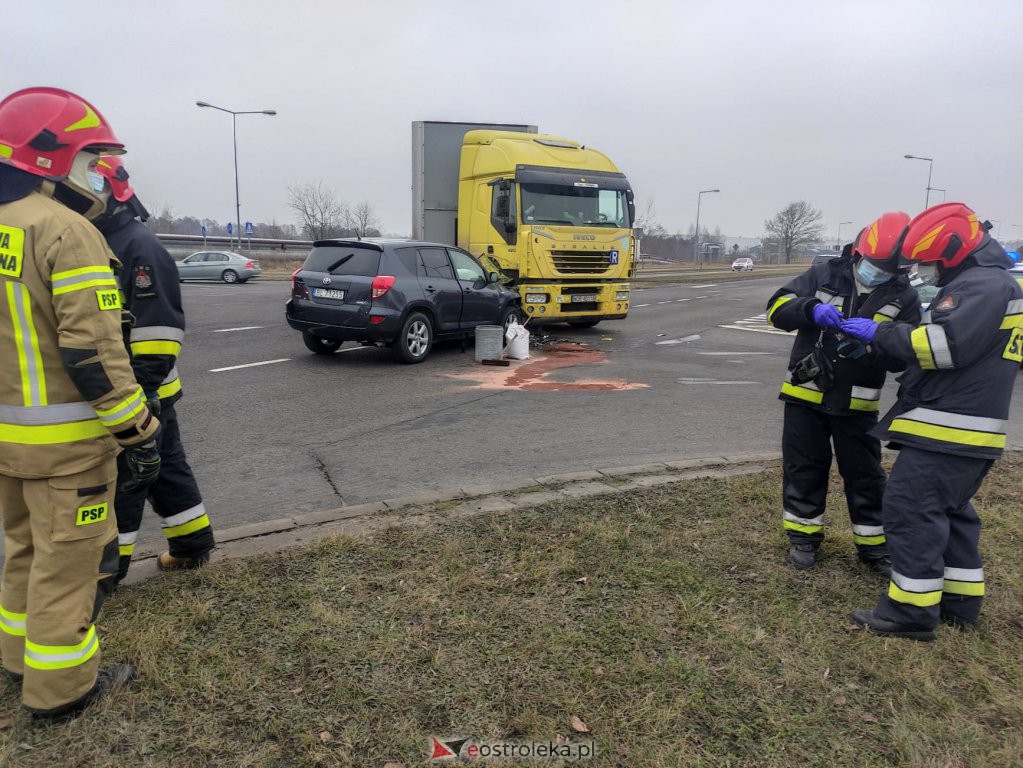 Poważny wypadek na osiedlu Wojciechowice [04.03.2021] - zdjęcie #23 - eOstroleka.pl