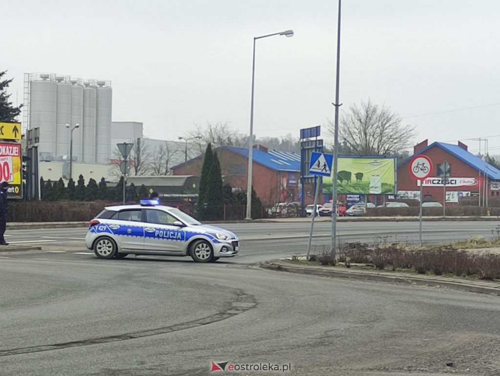 Niewybuch przy ulicy Ostrowskiej. Zablokowano część ulic w rejonie mleczarni [04.03.2021] - zdjęcie #2 - eOstroleka.pl