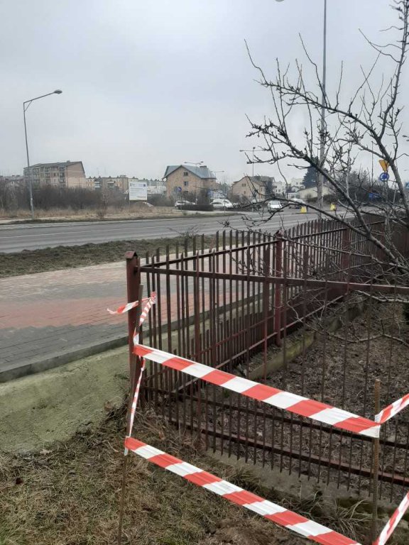 Niewybuch przy ulicy Ostrowskiej. Zablokowano część ulic w rejonie mleczarni [04.03.2021] - zdjęcie #10 - eOstroleka.pl