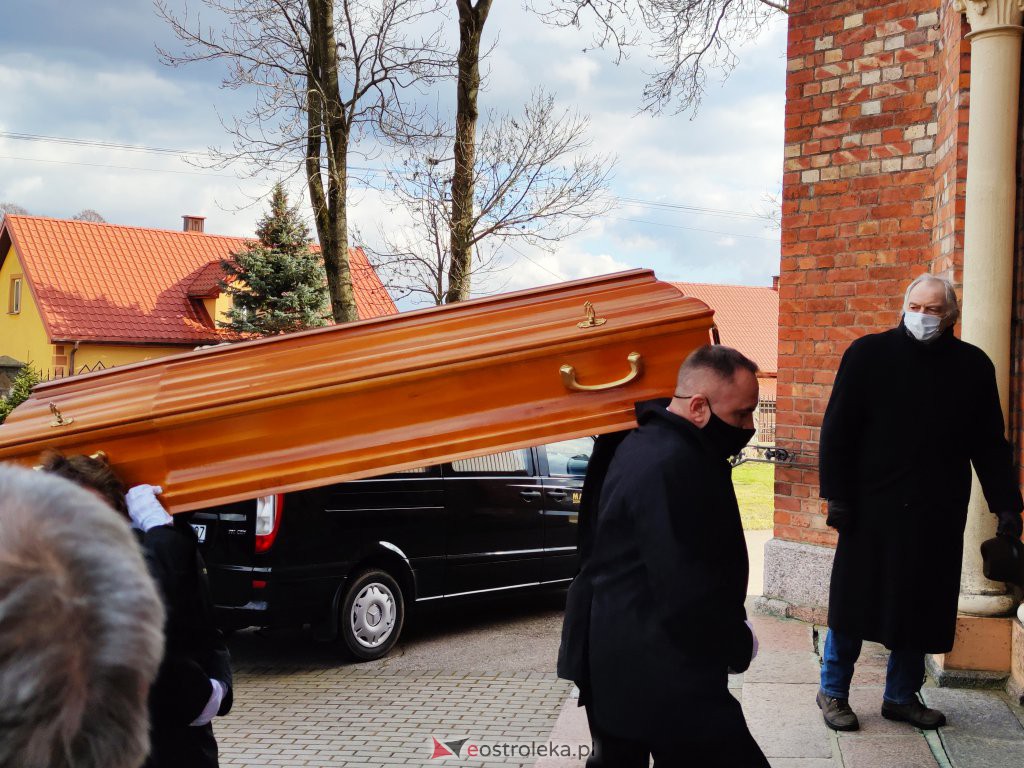 Pogrzeb ks. Piotra Łady, wieloletniego proboszcza parafii Rzekuń [06.03.2021 r.] - zdjęcie #4 - eOstroleka.pl