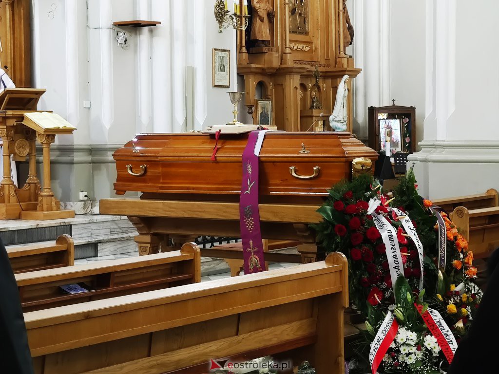 Pogrzeb ks. Piotra Łady, wieloletniego proboszcza parafii Rzekuń [06.03.2021 r.] - zdjęcie #7 - eOstroleka.pl