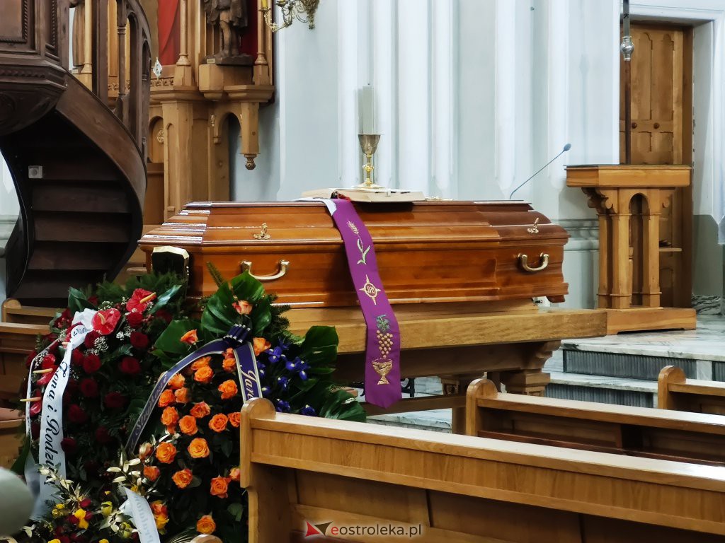 Pogrzeb ks. Piotra Łady, wieloletniego proboszcza parafii Rzekuń [06.03.2021 r.] - zdjęcie #11 - eOstroleka.pl