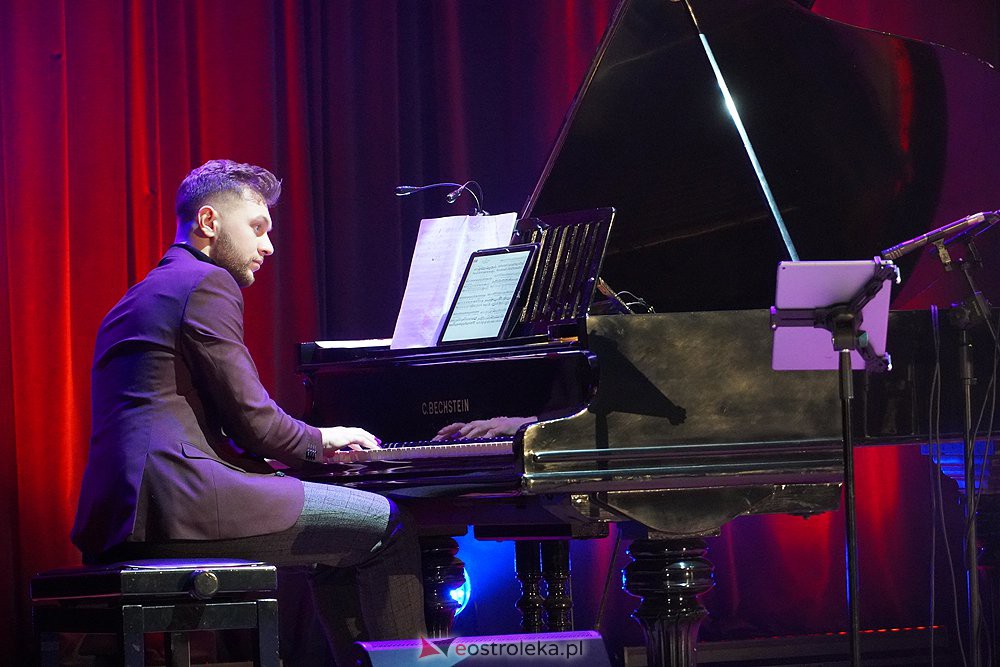 Brunetki, blondynki... - koncert z okazji Dnia Kobiet - zdjęcie #40 - eOstroleka.pl