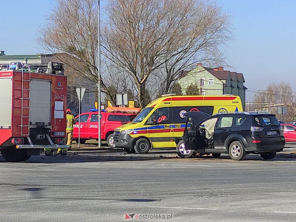 Wypadek na ulicy Kołobrzeskiej [10.03.2021] - zdjęcie #1 - eOstroleka.pl