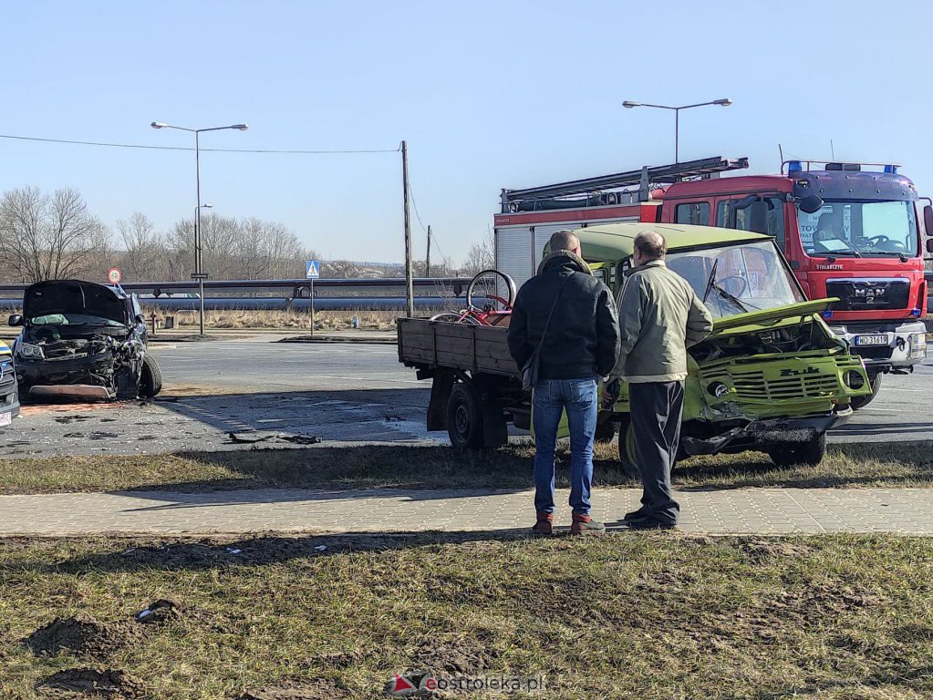 Wypadek na ulicy Kołobrzeskiej [10.03.2021] - zdjęcie #2 - eOstroleka.pl