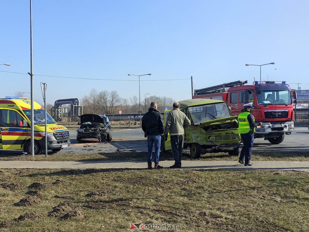 Wypadek na ulicy Kołobrzeskiej [10.03.2021] - zdjęcie #6 - eOstroleka.pl