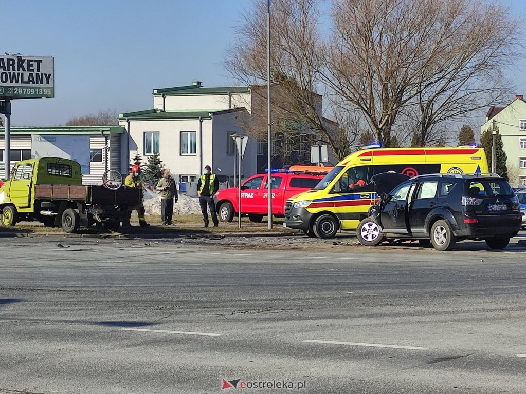 Wypadek na ulicy Kołobrzeskiej [10.03.2021] - zdjęcie #13 - eOstroleka.pl