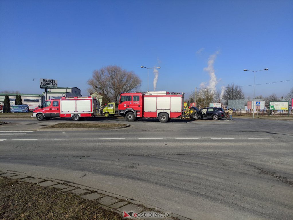 Wypadek na ulicy Kołobrzeskiej [10.03.2021] - zdjęcie #16 - eOstroleka.pl