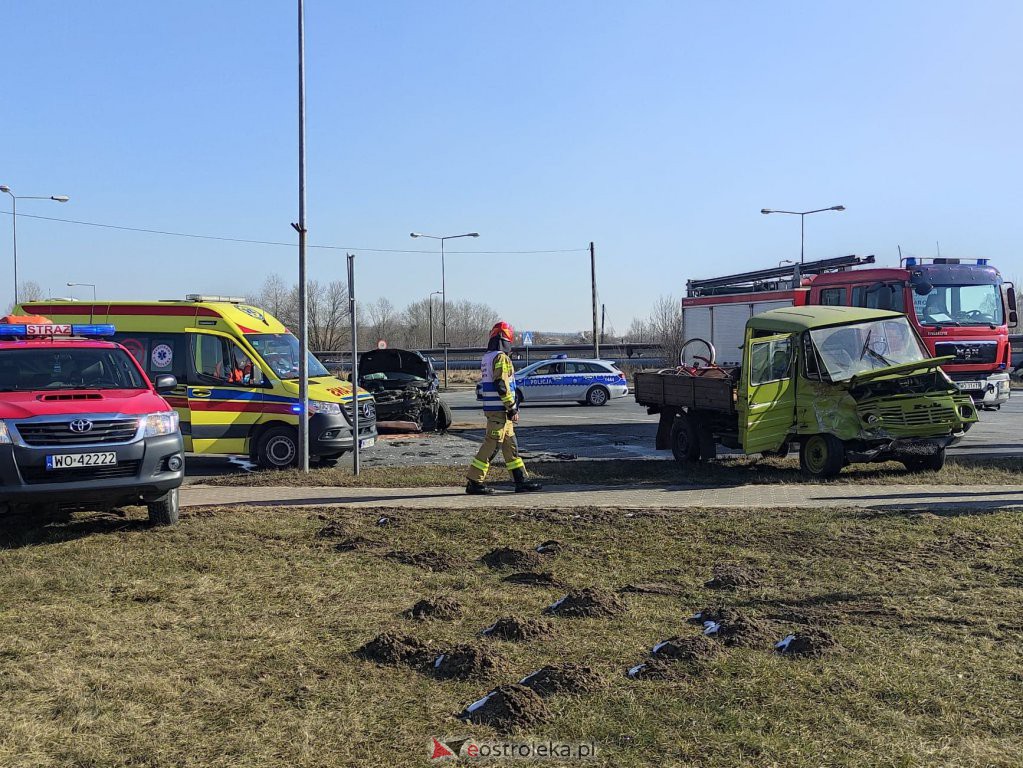 Wypadek na ulicy Kołobrzeskiej [10.03.2021] - zdjęcie #20 - eOstroleka.pl