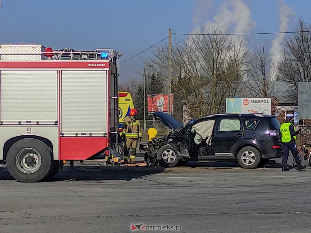 Wypadek na ulicy Kołobrzeskiej [10.03.2021] - zdjęcie #21 - eOstroleka.pl