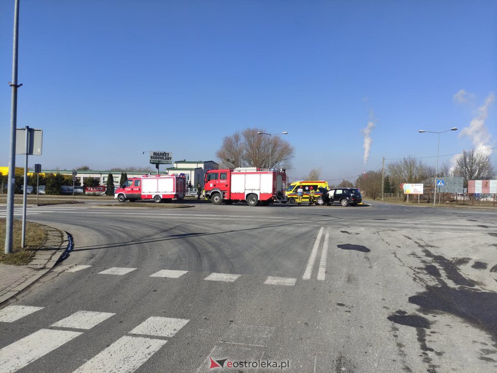 Wypadek na ulicy Kołobrzeskiej [10.03.2021] - zdjęcie #22 - eOstroleka.pl