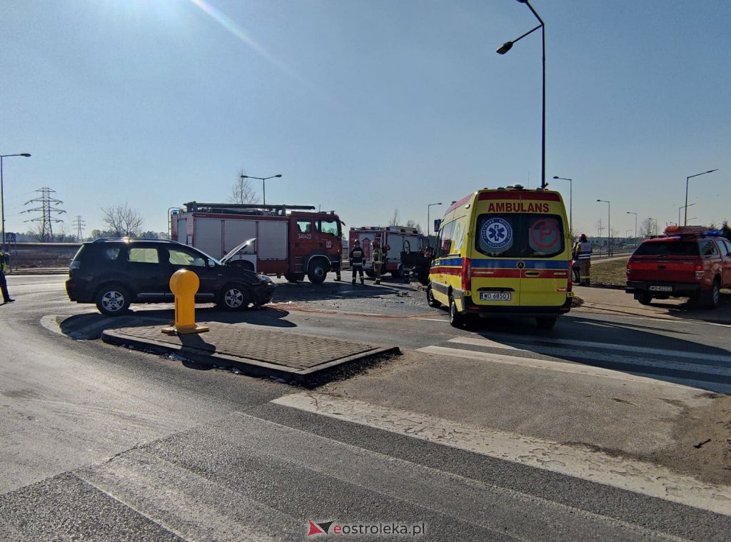 Wypadek na ulicy Kołobrzeskiej [10.03.2021] - zdjęcie #23 - eOstroleka.pl