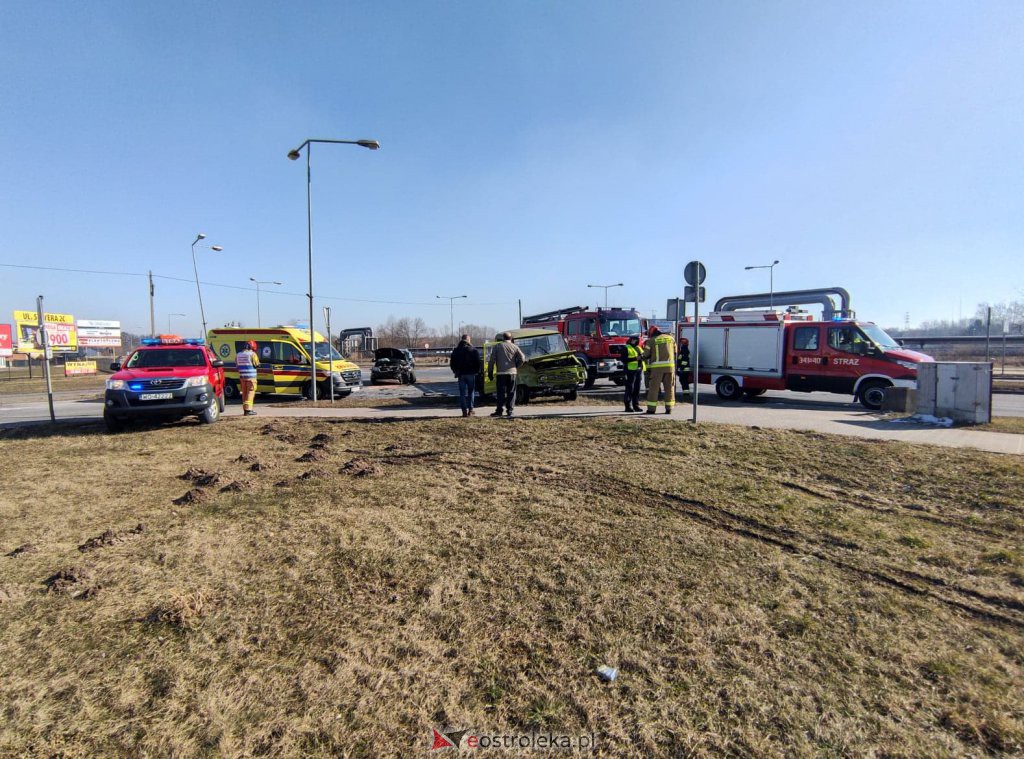 Wypadek na ulicy Kołobrzeskiej [10.03.2021] - zdjęcie #25 - eOstroleka.pl