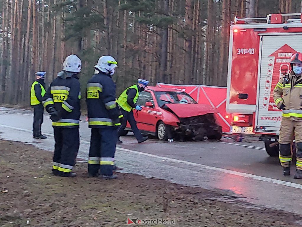 Śmiertelny wypadek na lokalnej drodze. 35-latek zginął na miejscu [12.03.2021] - zdjęcie #9 - eOstroleka.pl