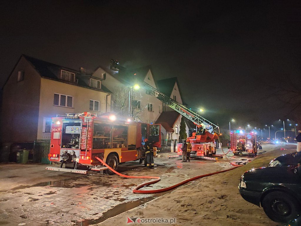 Pożar domu przy ul. Steyera [14.03.2021] - zdjęcie #10 - eOstroleka.pl