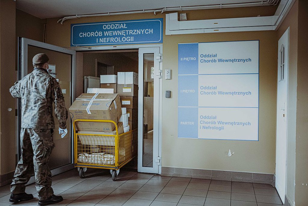 Rok na froncie walki z koronawirusem [18.03.2021] - zdjęcie #4 - eOstroleka.pl